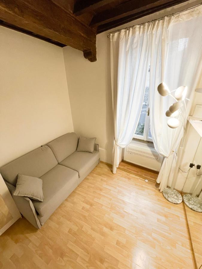 Hello Apartment Rom